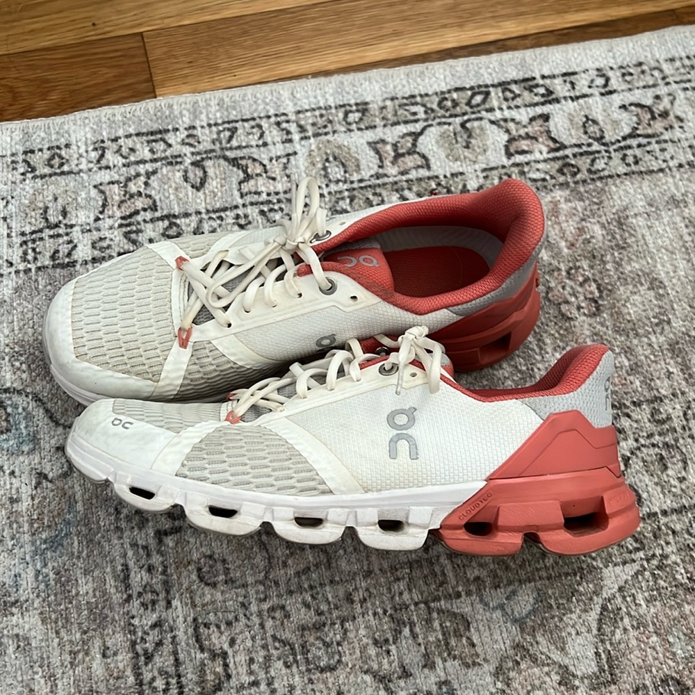 On cloud runner running shoes